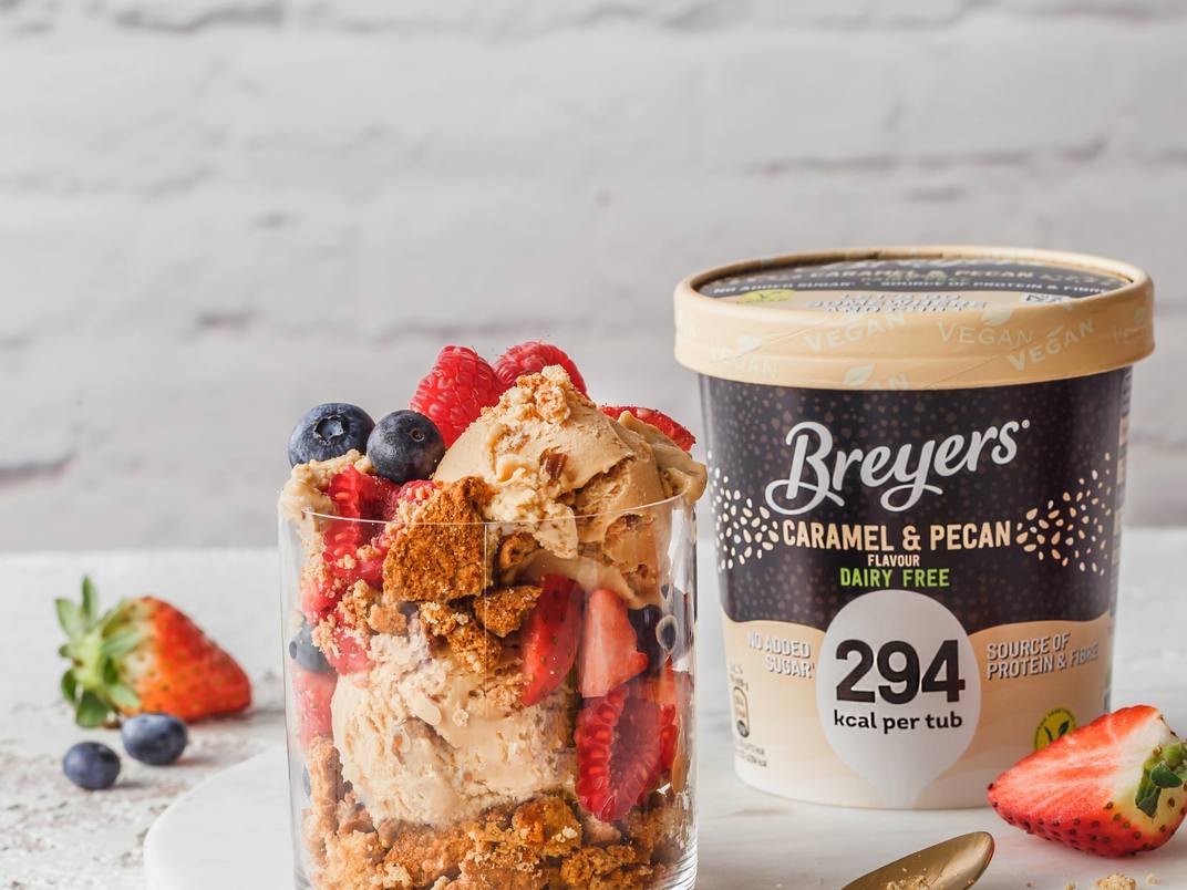 Veganes CookieCrumble mit Caramel & Pecan Eis Breyers