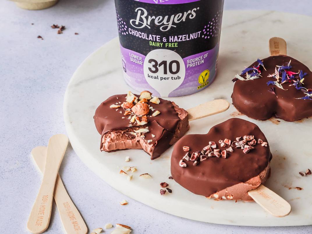 Vegane Chocolate & Hazelnut Eisherzen am Stiel Breyers