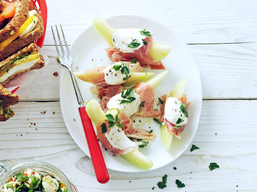 Mozzarella slices and prosciutto Recipes & Meals