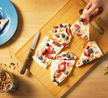 Oats-and-Berries Yogurt Bark | Food Lion