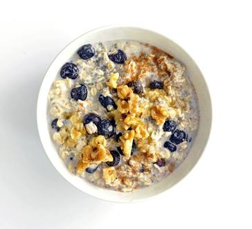 Blueberry-Chia Overnight Oats image