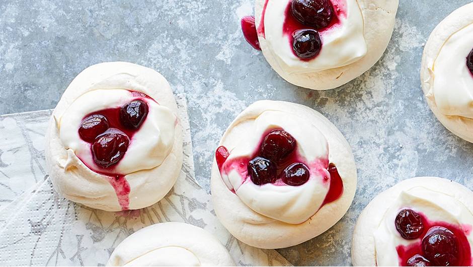 Mini Pavlovas with Cranberry Sauce Giant Food