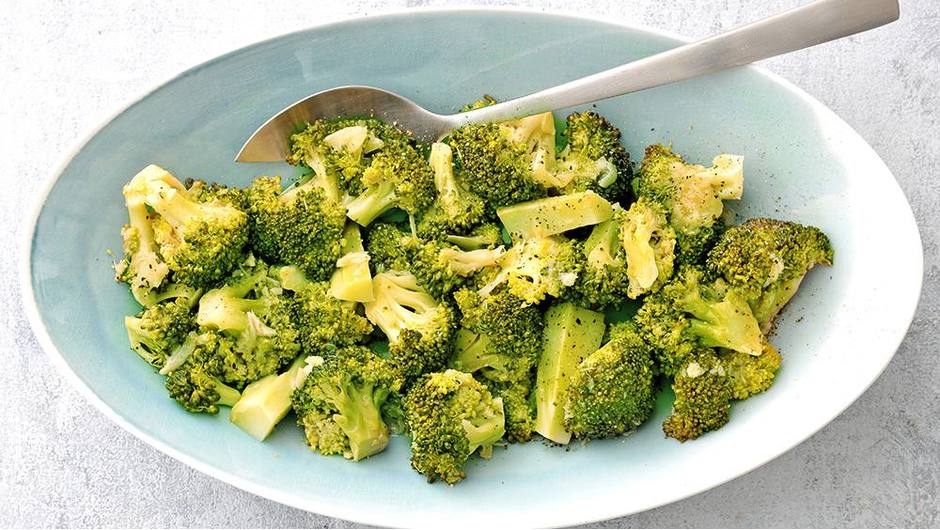 Slow-Cooked Broccoli with Garlic-image