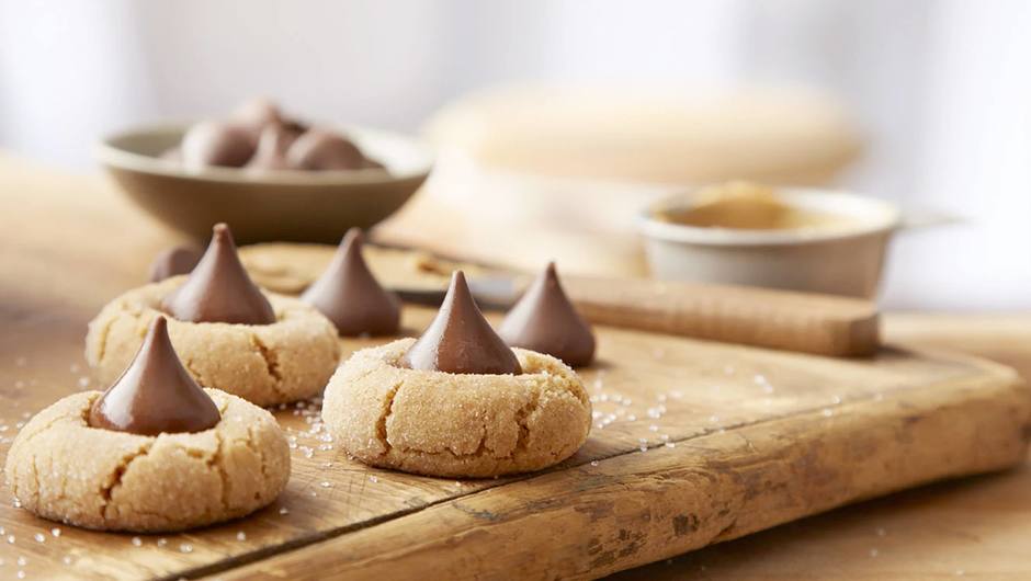 HERSHEY’S KISSES Peanut Butter Blossoms Giant Food Store