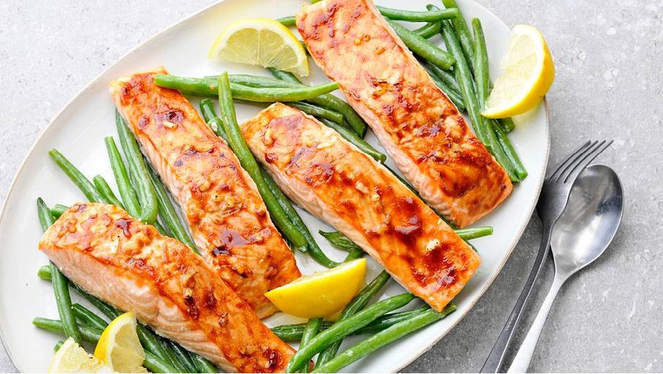 HoneyGarlic Salmon with Steamed Green Beans Stop and Shop
