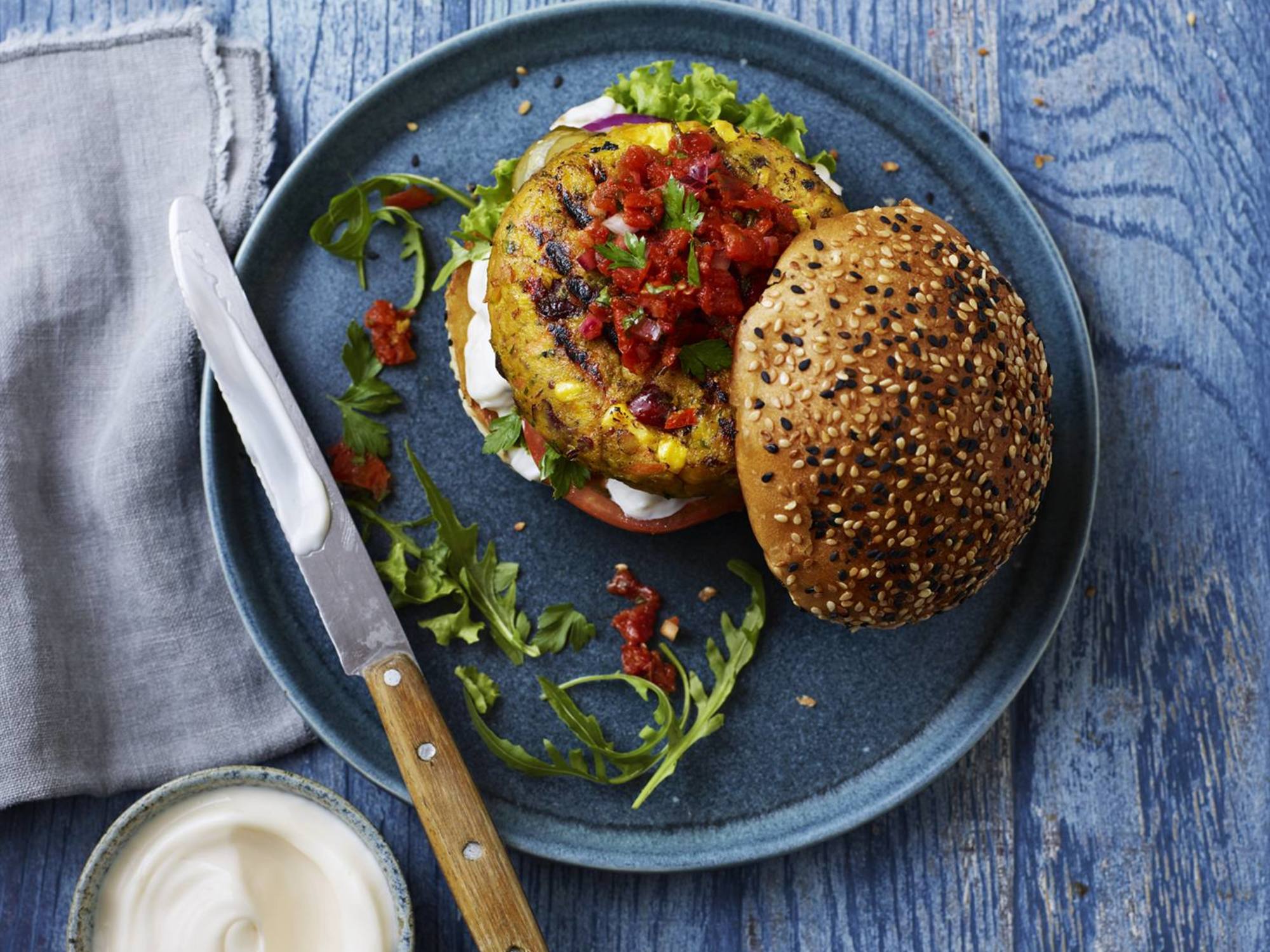 Vegaaninen hampurilainen chipotle-majoneesin kera | Hellmann's