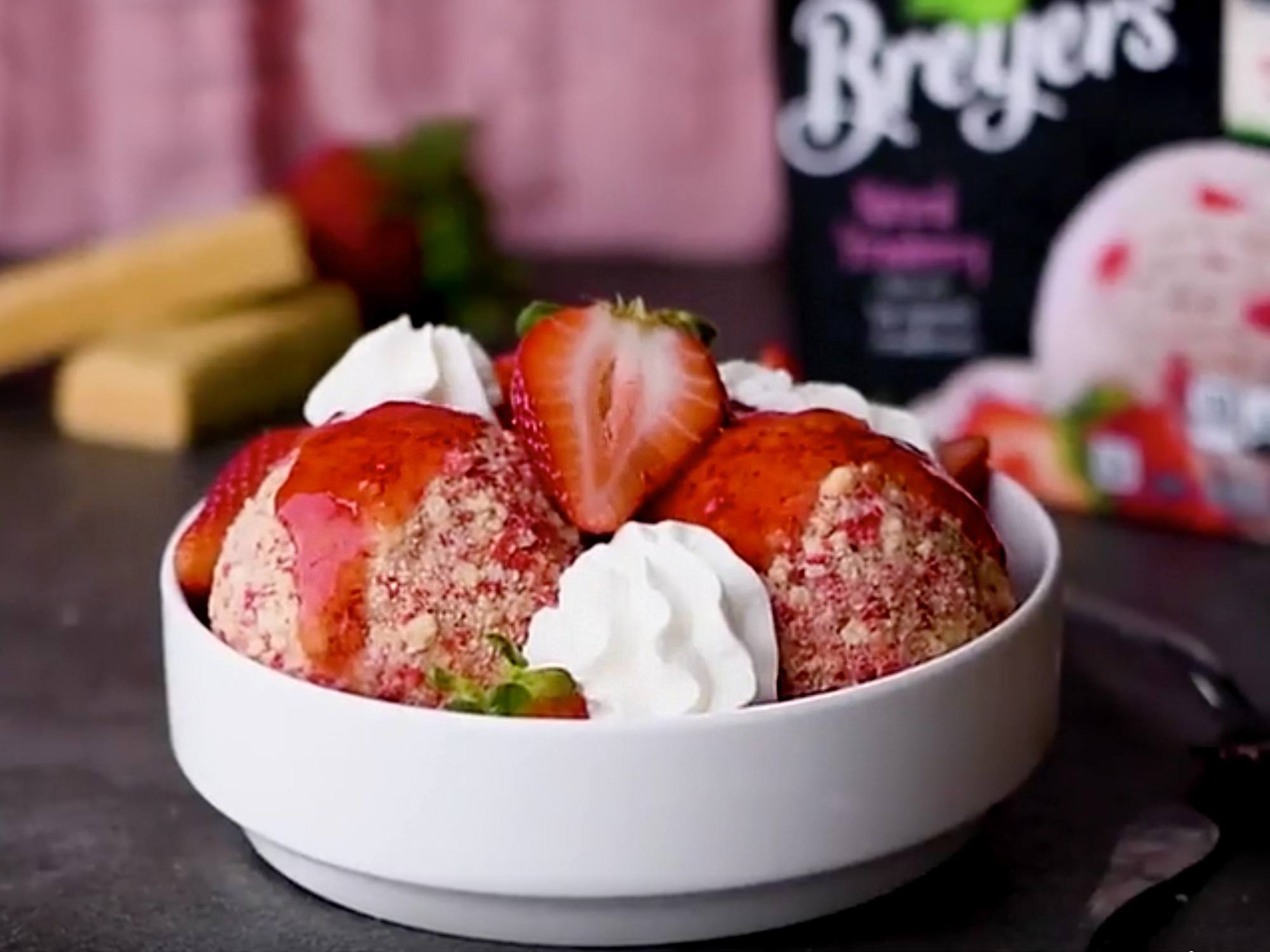 Homemade Strawberry Sundae: Easy & Delicious Recipe - 1aquib9