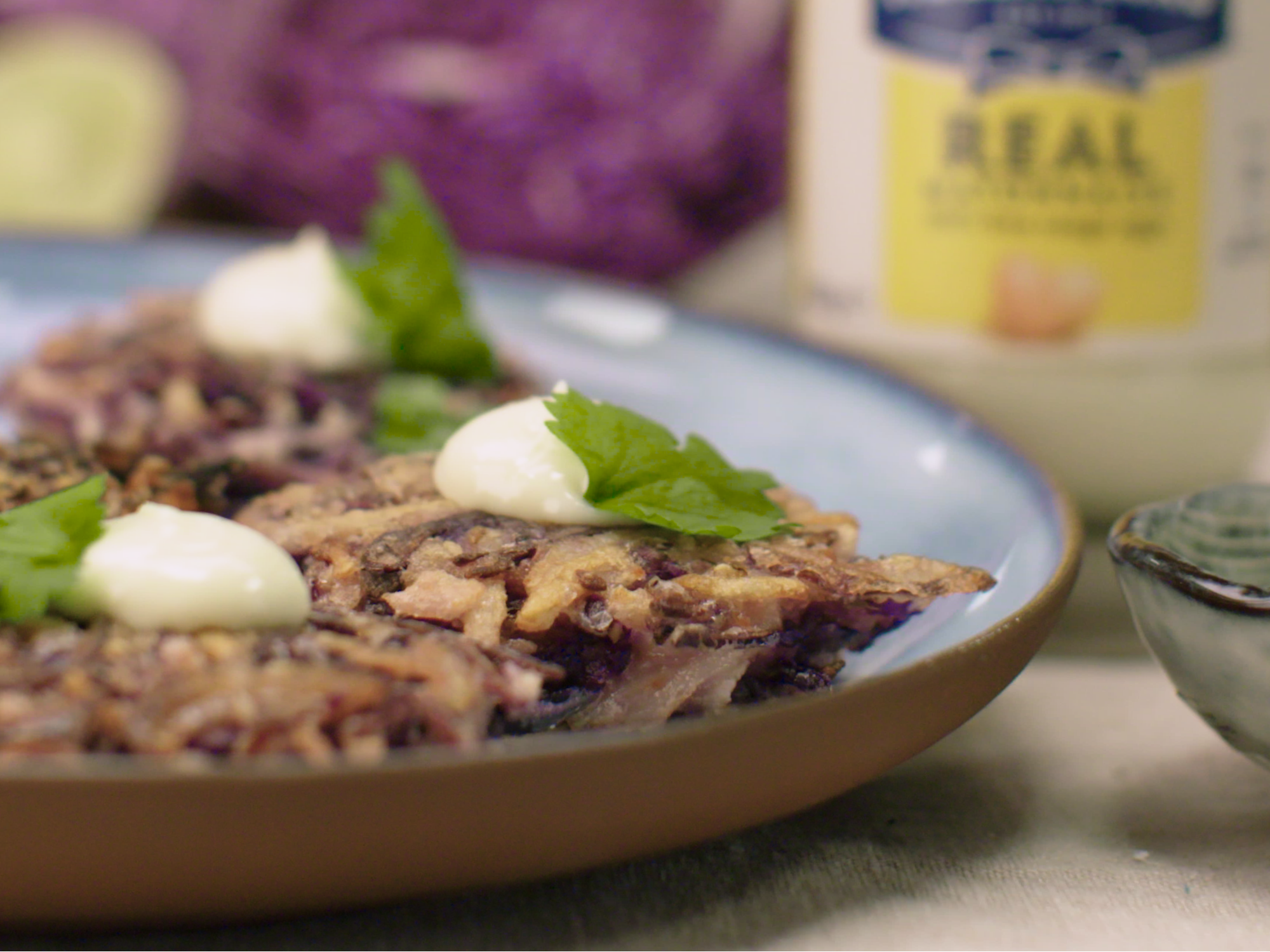 Kaaliröstit inkiväärimajoneesin kera | Hellmann's