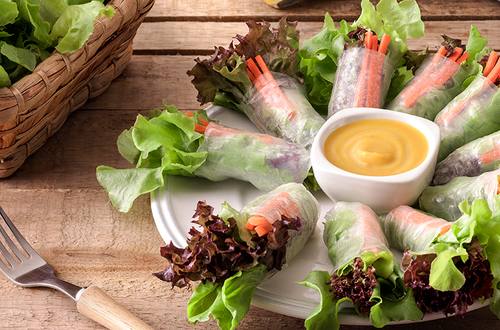 สลัดผักออร์แกนิกกับน้ำสลัดฟักทอง