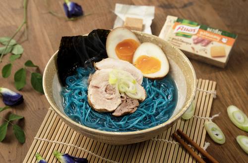 มิโซะราเมนเส้นบุกอัญชัน