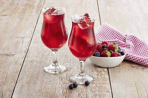 Orange Spritz mit Erdbeer Himbeer Rhabarber Tee