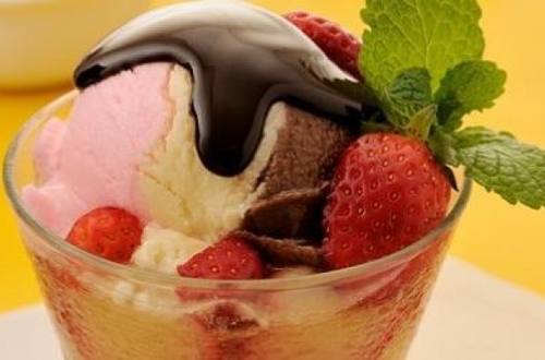 Espuma de manga com morango