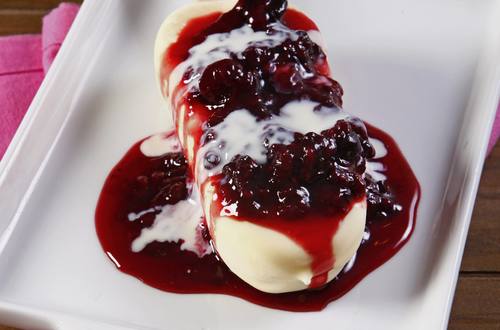 MAGNUM BRANCO COM CALDA DE FRUTAS VERMELHAS