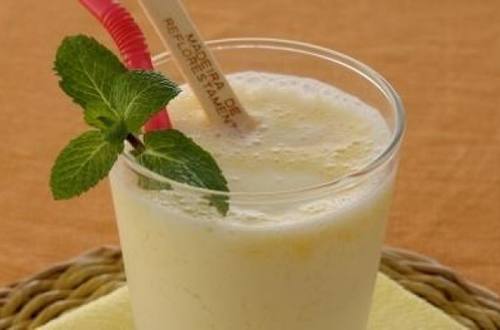 Batida Tropical de Coco e Limão