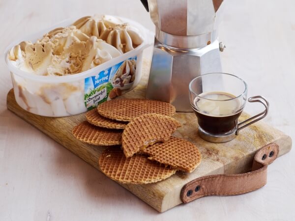 Hoe 'Dubbele espresso met stroopwafel ijs' bereiden.
