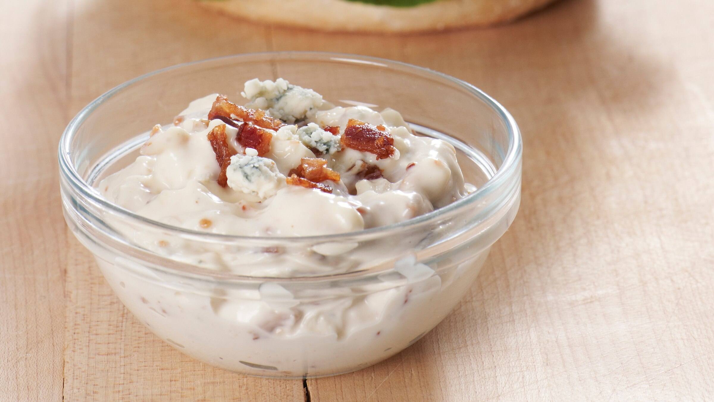 Best Ever Juicy Burger with Blue Cheese & Bacon Sauce Hellmann's US