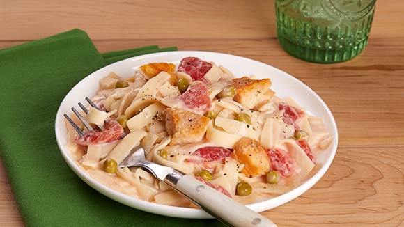 Chicken & Peas in Pink Alfredo Sauce Chicken & Peas in Pink Alfredo Sauce