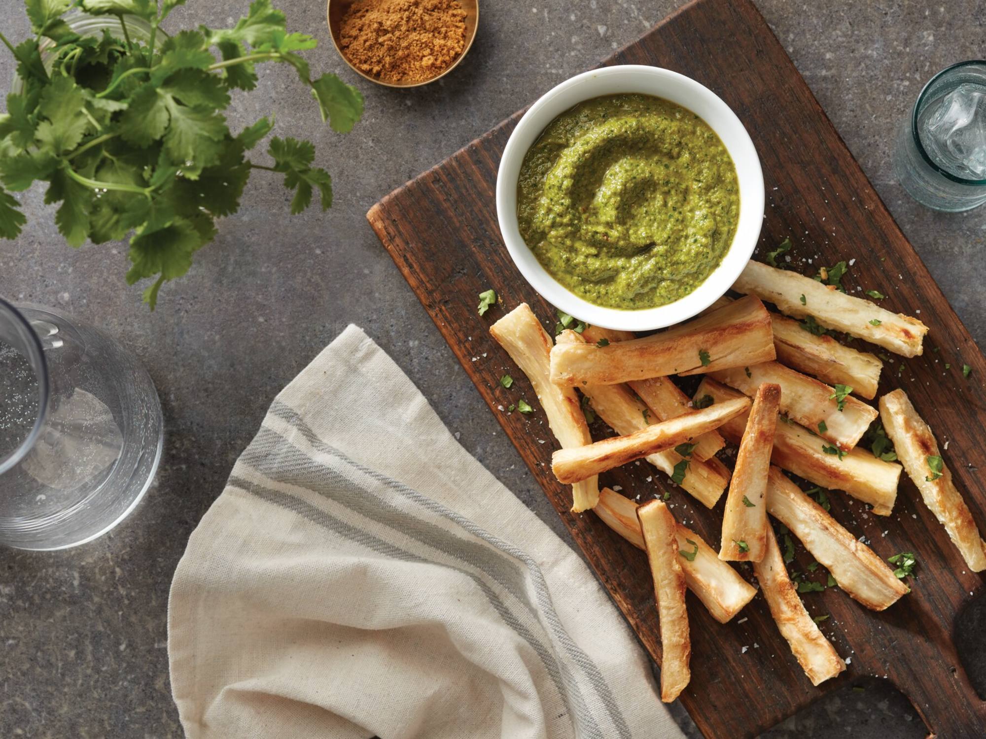 Baked Yucca Fries with Cilantro Creamy Sauce Baked Yucca Fries with Cilantro Creamy Sauce