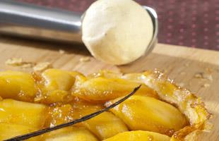 Crêpe façon tatin et sa glace vanille Crêpe façon tatin et sa glace vanille