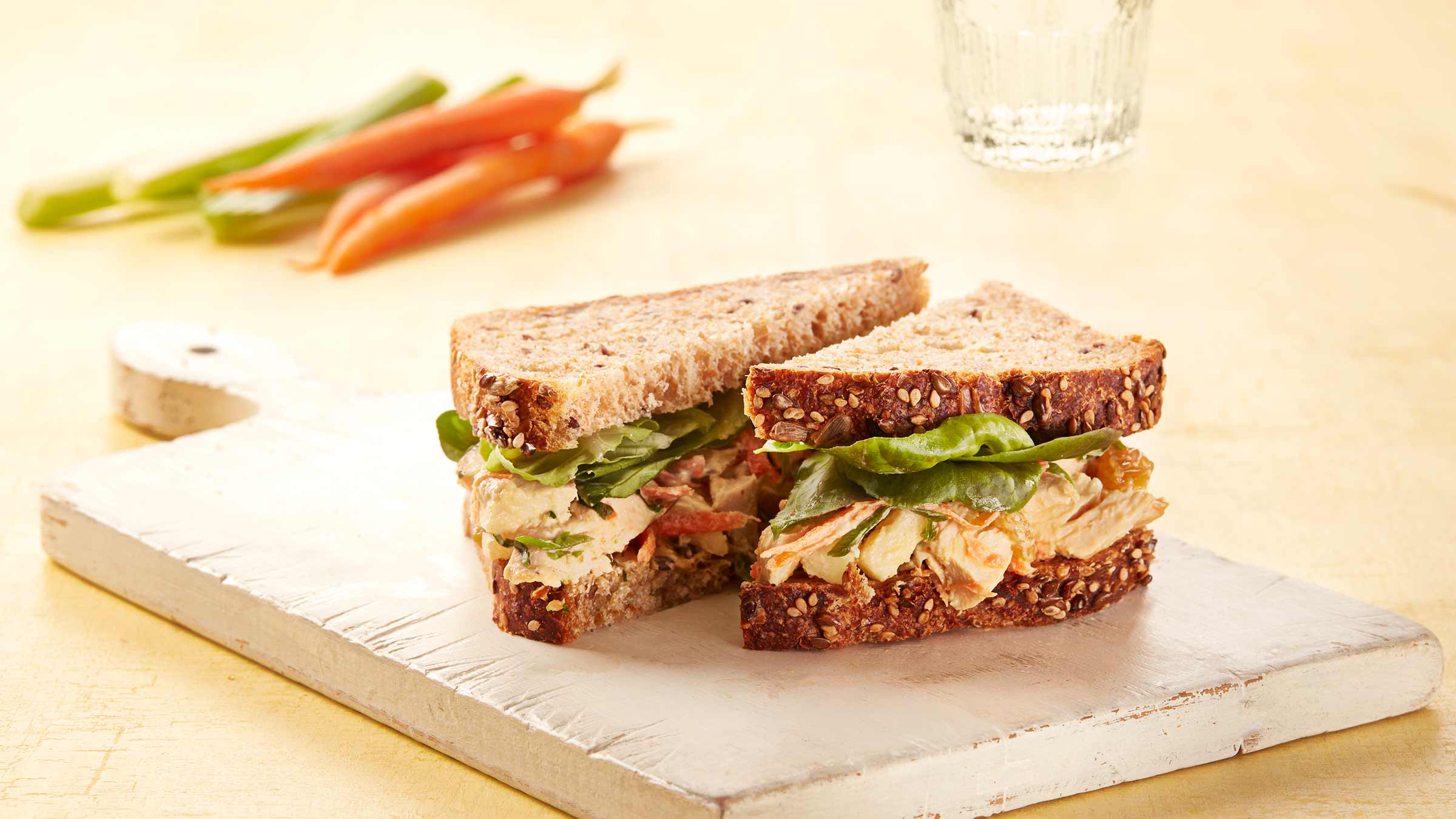 Sándwiches de ensalada de manzana con pollo al limón Sándwiches de ensalada de manzana con pollo al limón