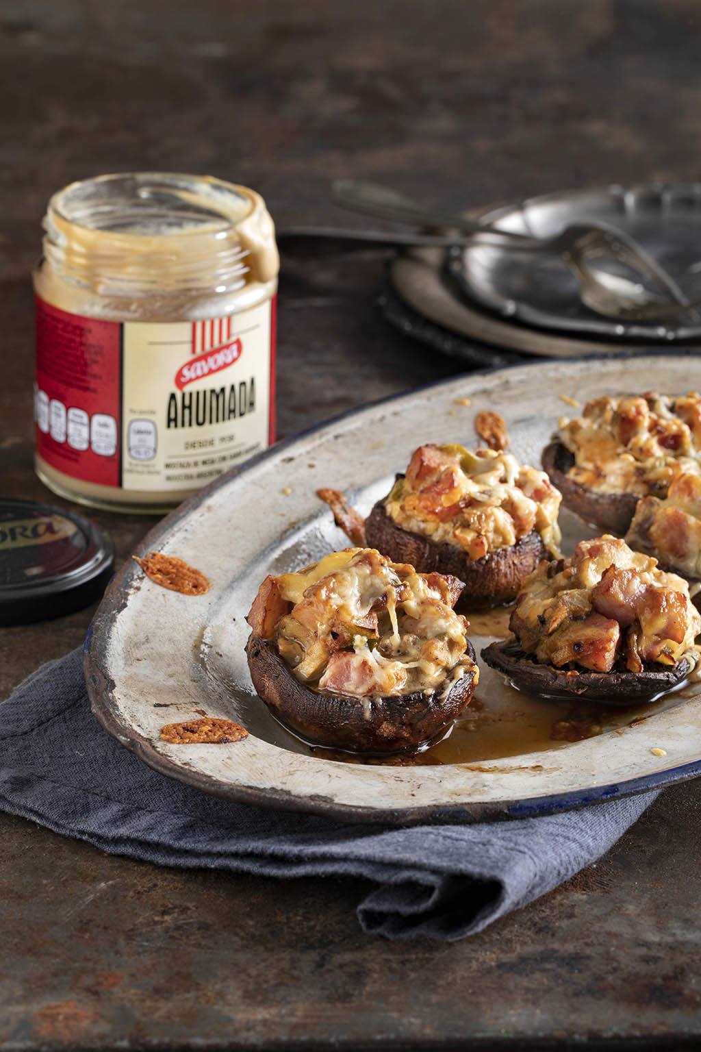 Portobellos rellenos con Savora ahumada Portobellos rellenos con Savora ahumada