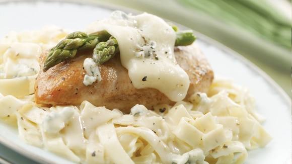 Chicken & Asparagus with Alfredo-Blue Cheese Pasta Chicken & Asparagus with Alfredo-Blue Cheese Pasta