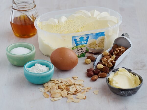 Hoe 'Amandelkoekje met vanille roomijs' bereiden.