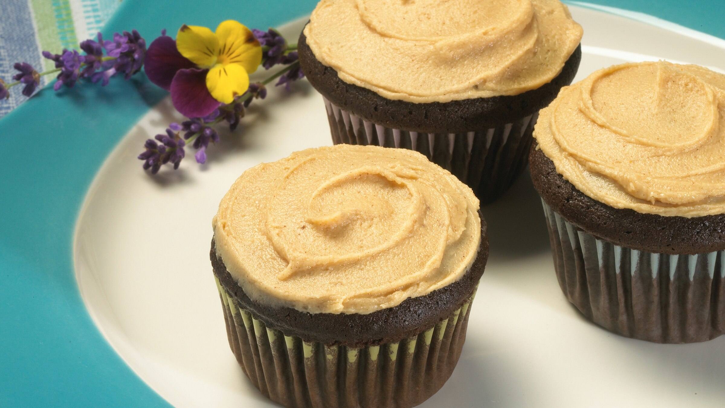 Chocolate Cinnamon Cupcakes with Peanut Butter Cinnamon Frosting Chocolate Cinnamon Cupcakes with Peanut Butter Cinnamon Frosting