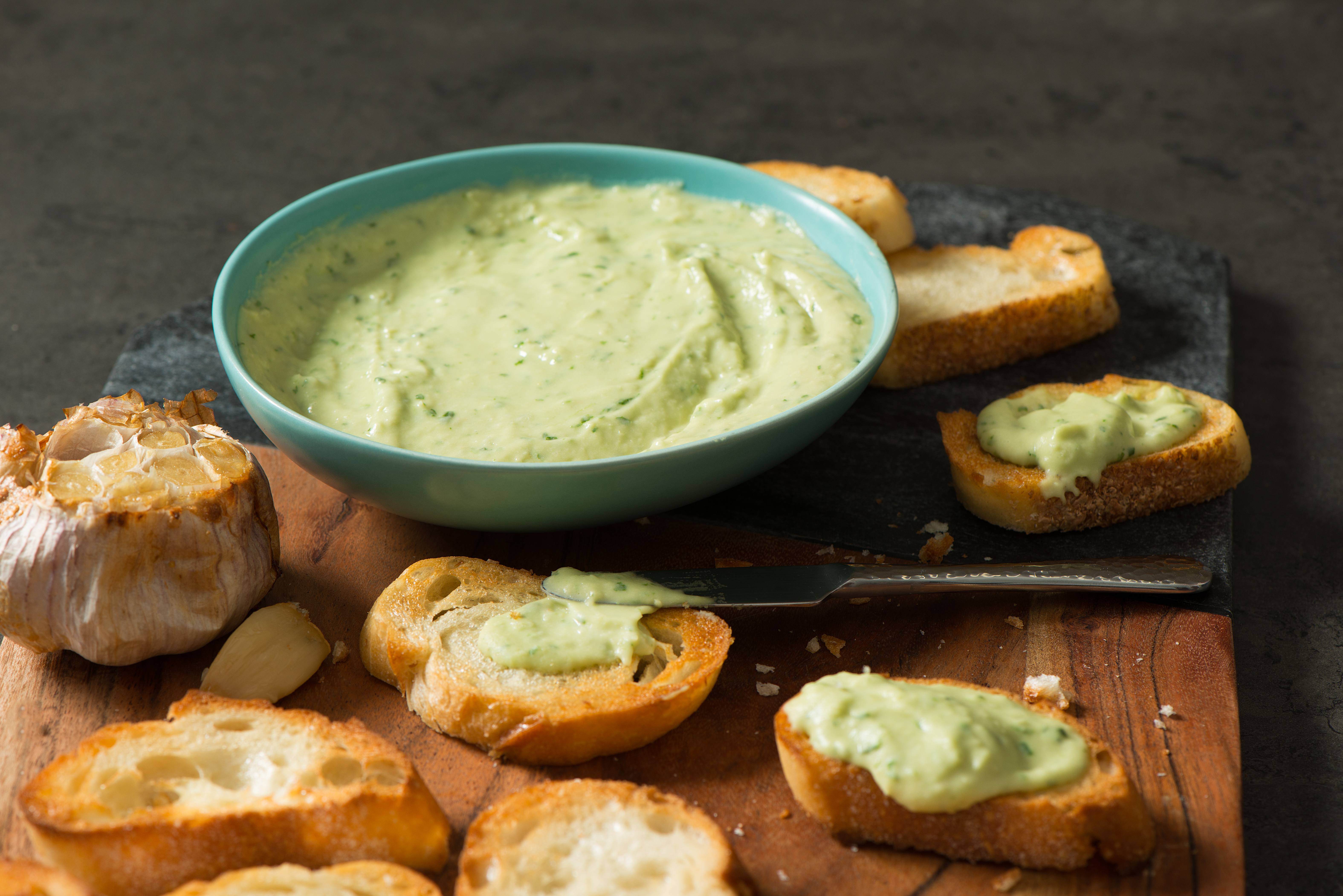 Dip de Palta, Ajos y Albahaca | Hellmann's Chile