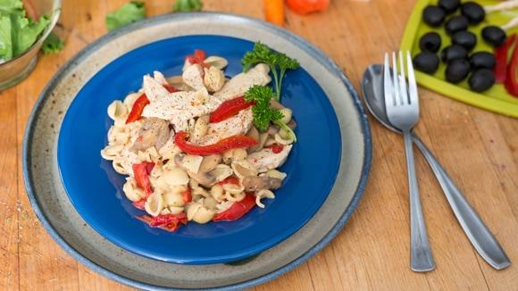 Creamy Garlic & Roasted Red Pepper Pasta Creamy Garlic & Roasted Red Pepper Pasta