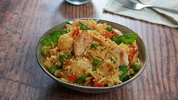 Arroz frito con pollo y piña Arroz frito con pollo y piña