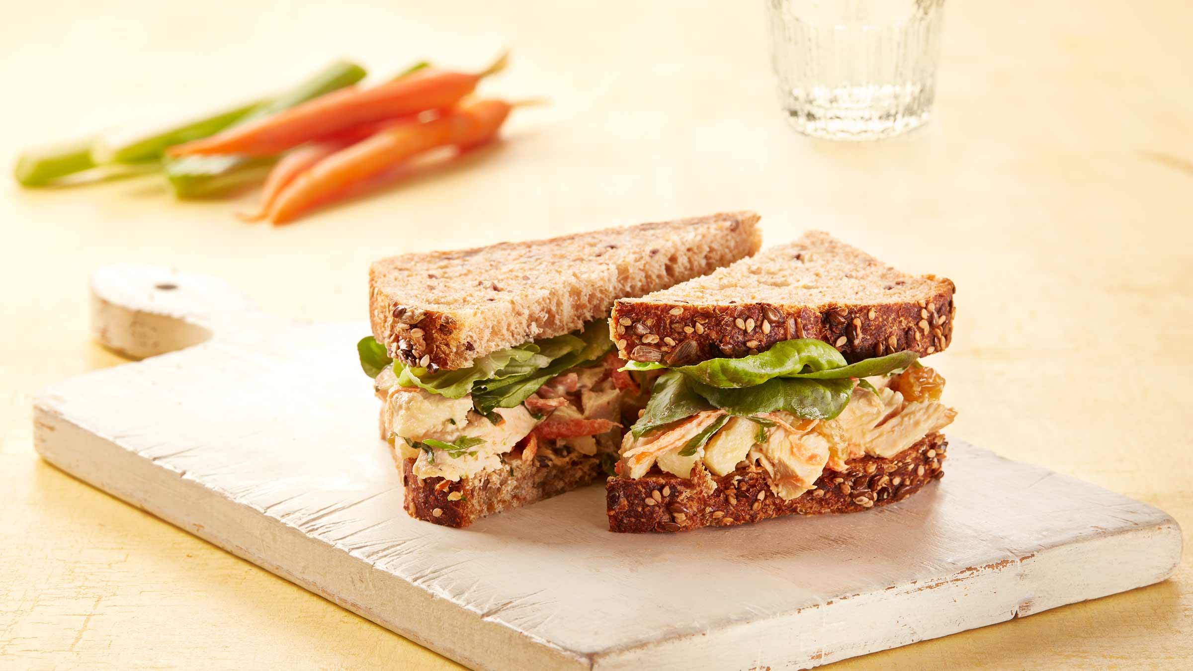 Sándwiches de ensalada de manzana con pollo al limón Sándwiches de ensalada de manzana con pollo al limón