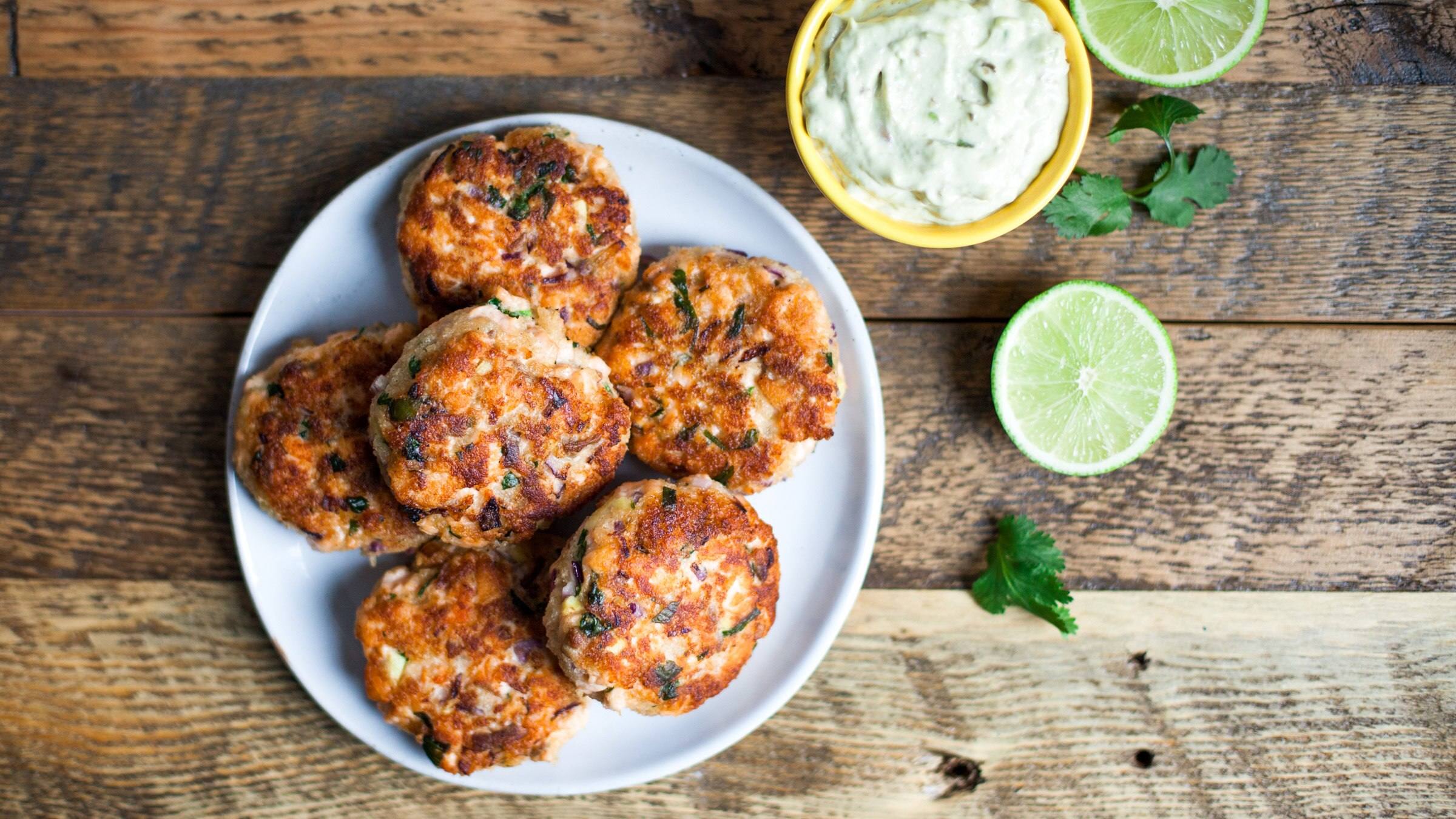 Asian Salmon Cakes with Avocado Mayonnaise Hellmann's CA