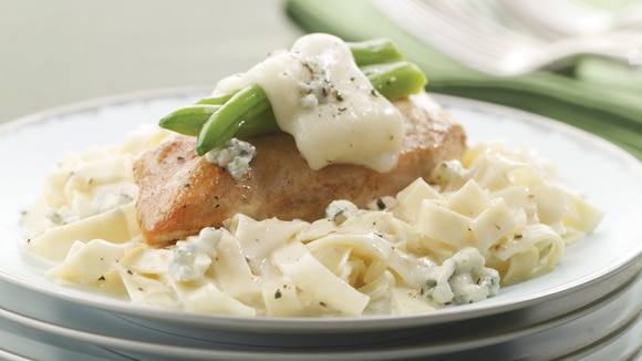 Chicken & Green Beans with Alfredo-Blue Cheese Pasta Chicken & Green Beans with Alfredo-Blue Cheese Pasta