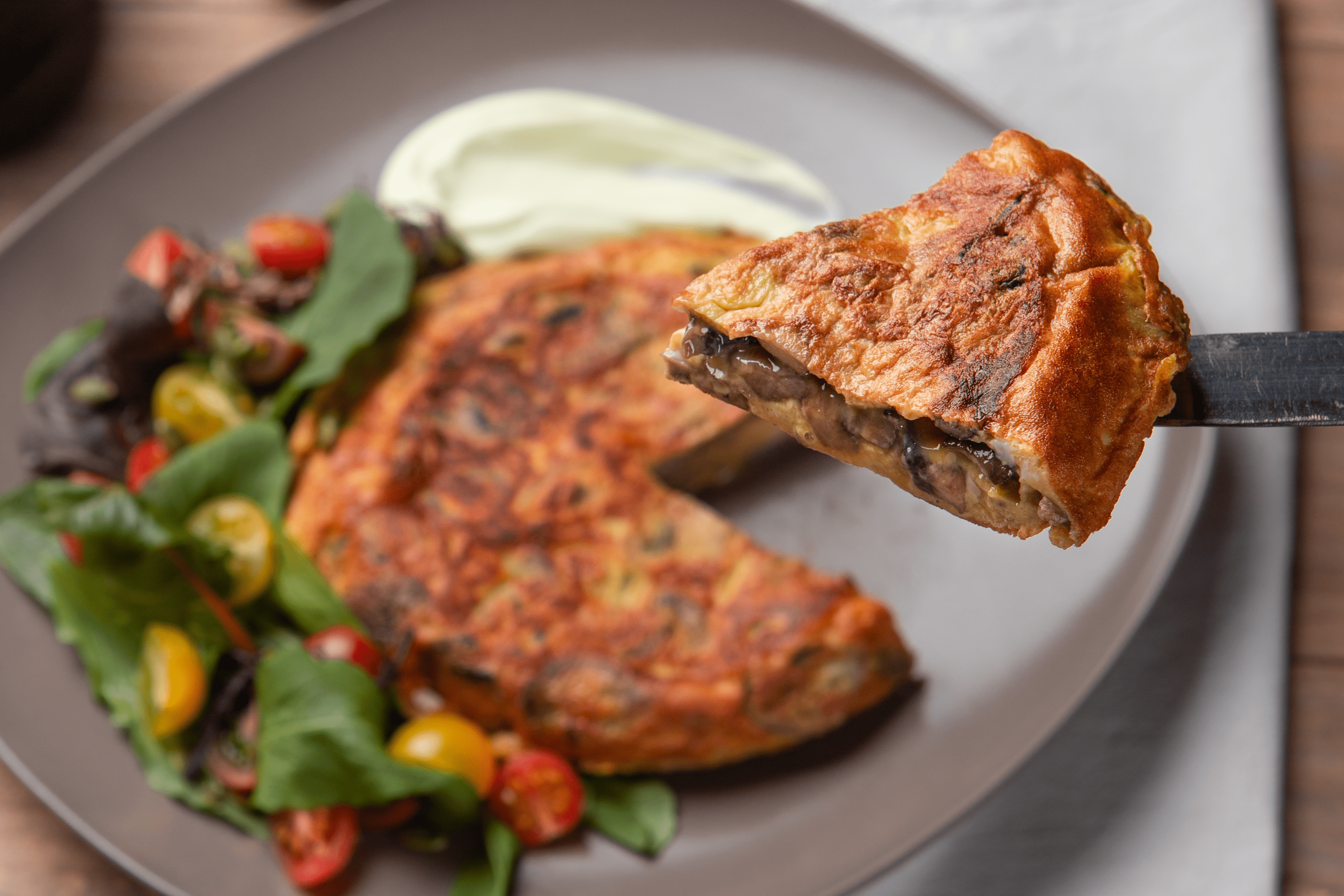 Tortilla Gratinada de Champiñones y Salsa de Palta | Hellmann's Chile