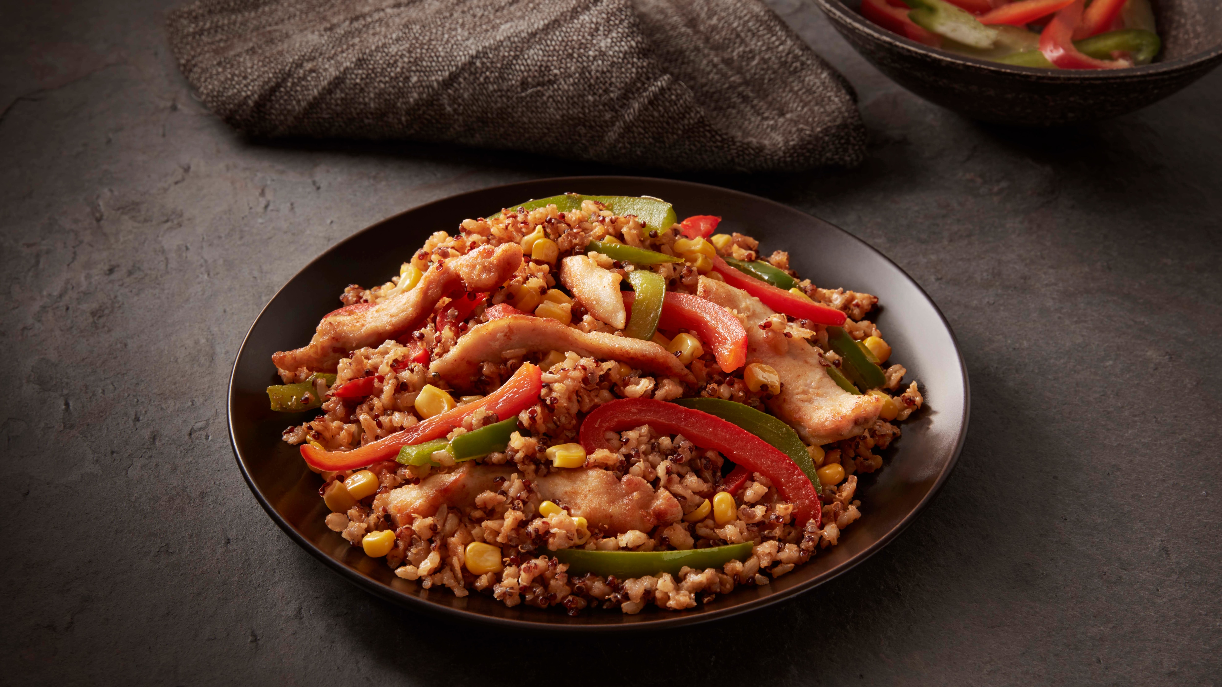 Pollo con arroz integral y quinoa estilo Southwestern Pollo con arroz integral y quinoa estilo Southwestern