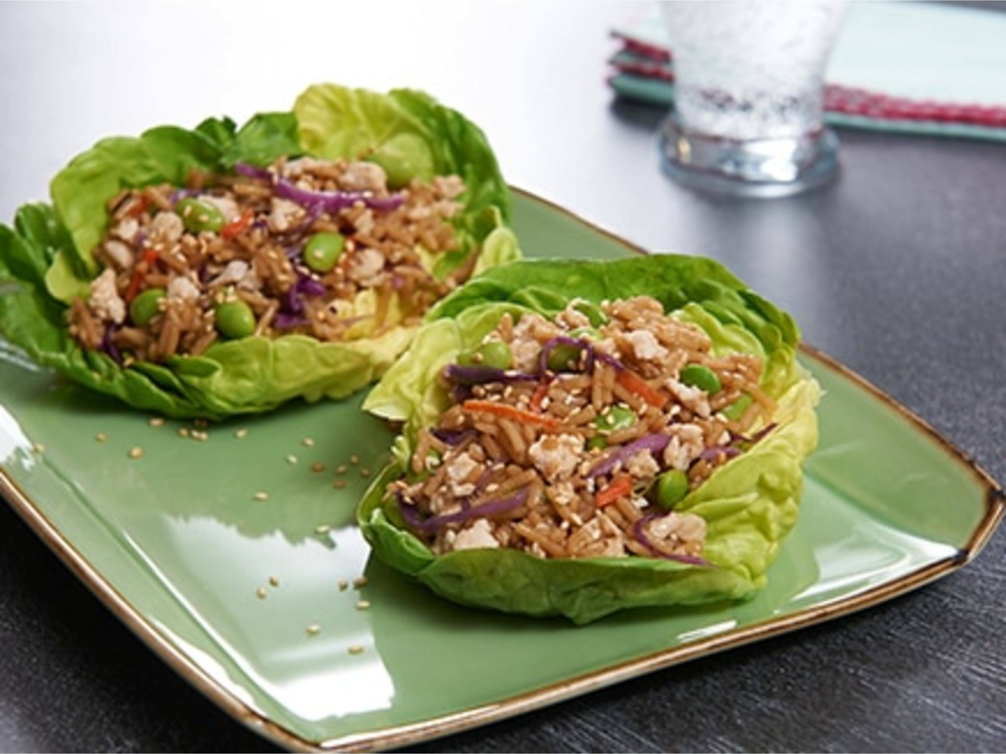 Wraps de lechuga con pollo teriyaki y arroz Wraps de lechuga con pollo teriyaki y arroz