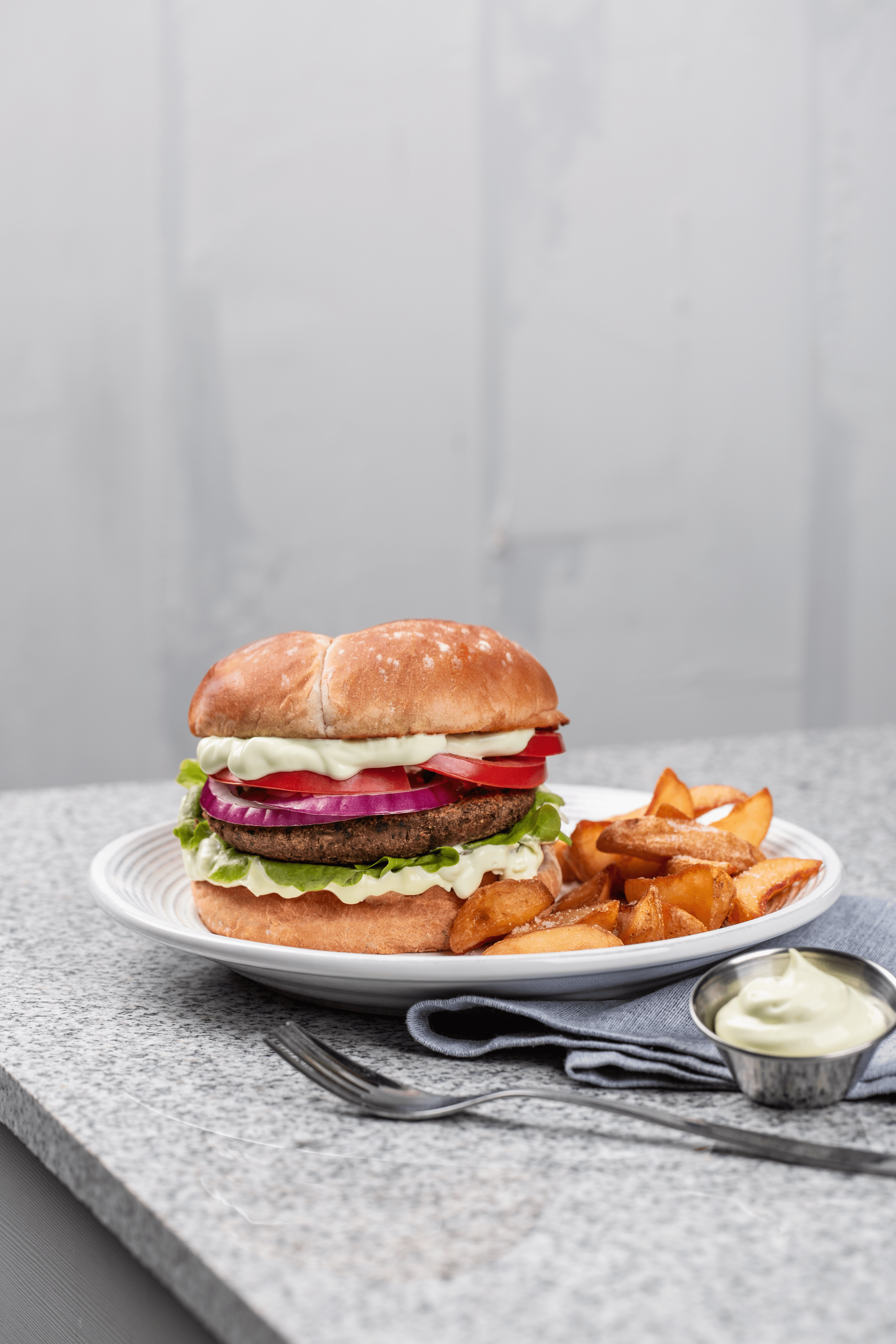 Hamburguesa de Lentejas y Salsa de Palta | Hellmann's Chile