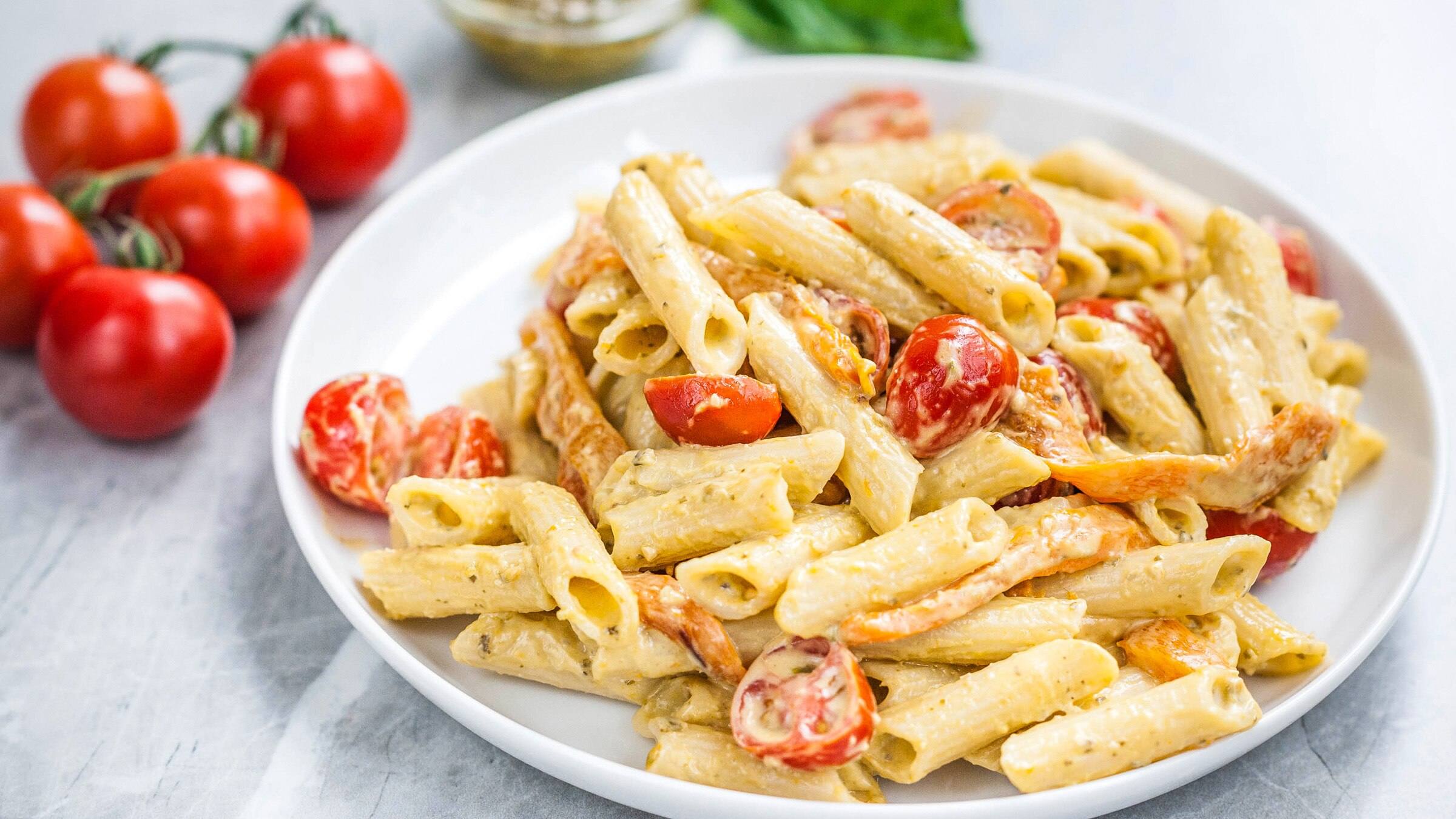 Creamy Pesto Pasta and Tomato Salad Hellmann's CA