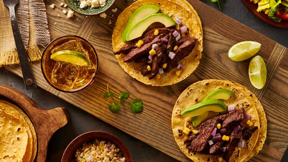 Tacos de carne asada y chile ancho Tacos de carne asada y chile ancho
