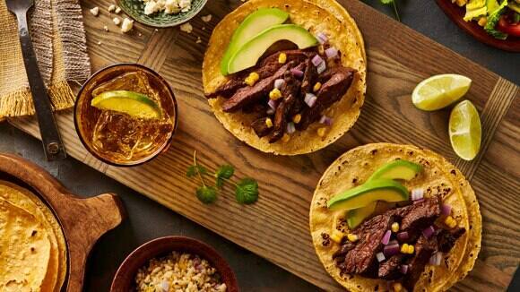 Tacos de carne asada y chile ancho Tacos de carne asada y chile ancho