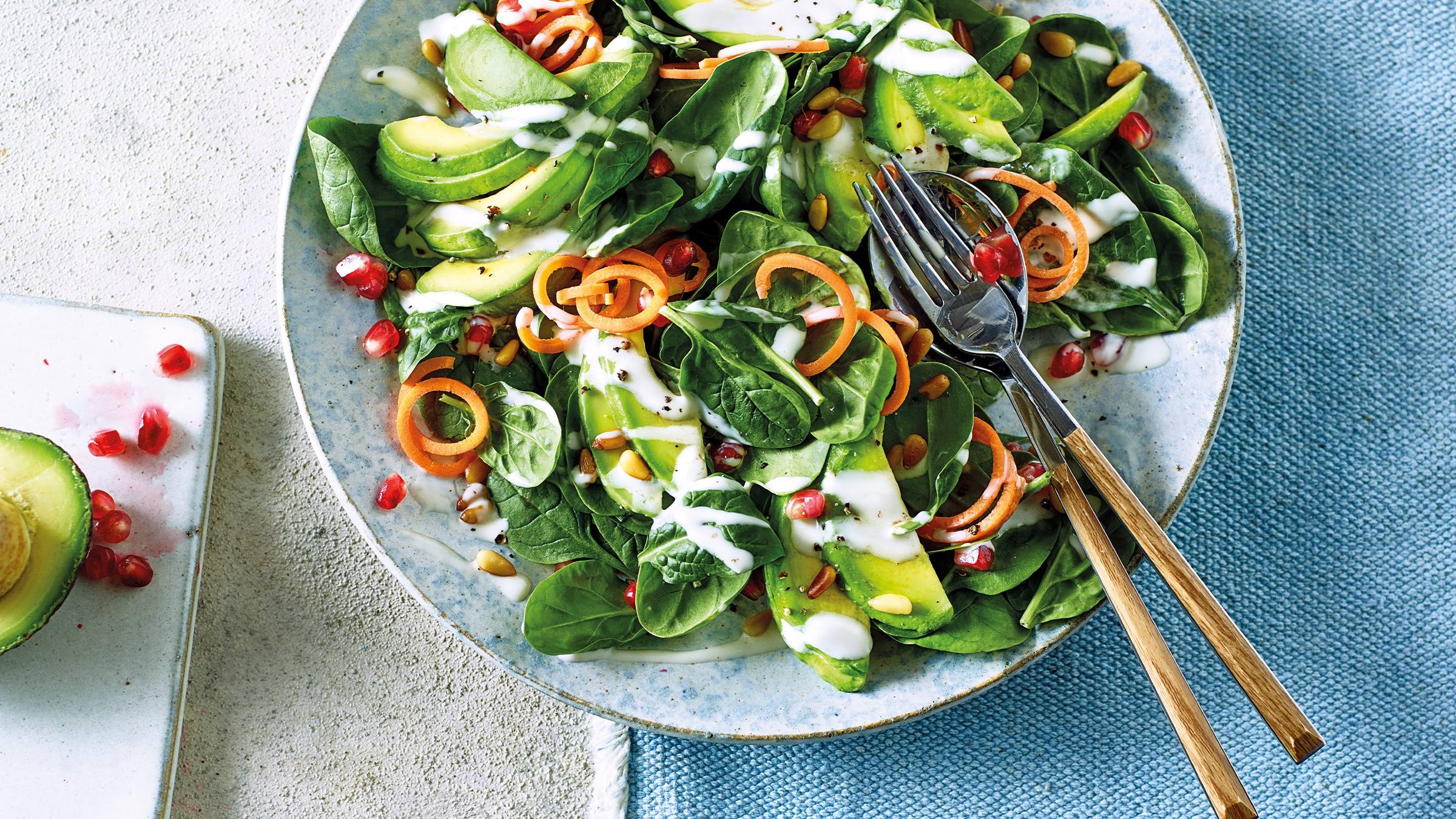 Ensalada de aguacate y semillas de granada Ensalada de aguacate y semillas de granada