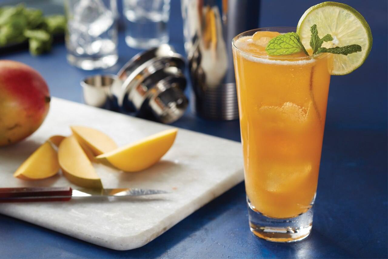 Lipton® Black Iced Tea Sparkling Mango cóctel sin alcohol Lipton® Black Iced Tea Sparkling Mango cóctel sin alcohol