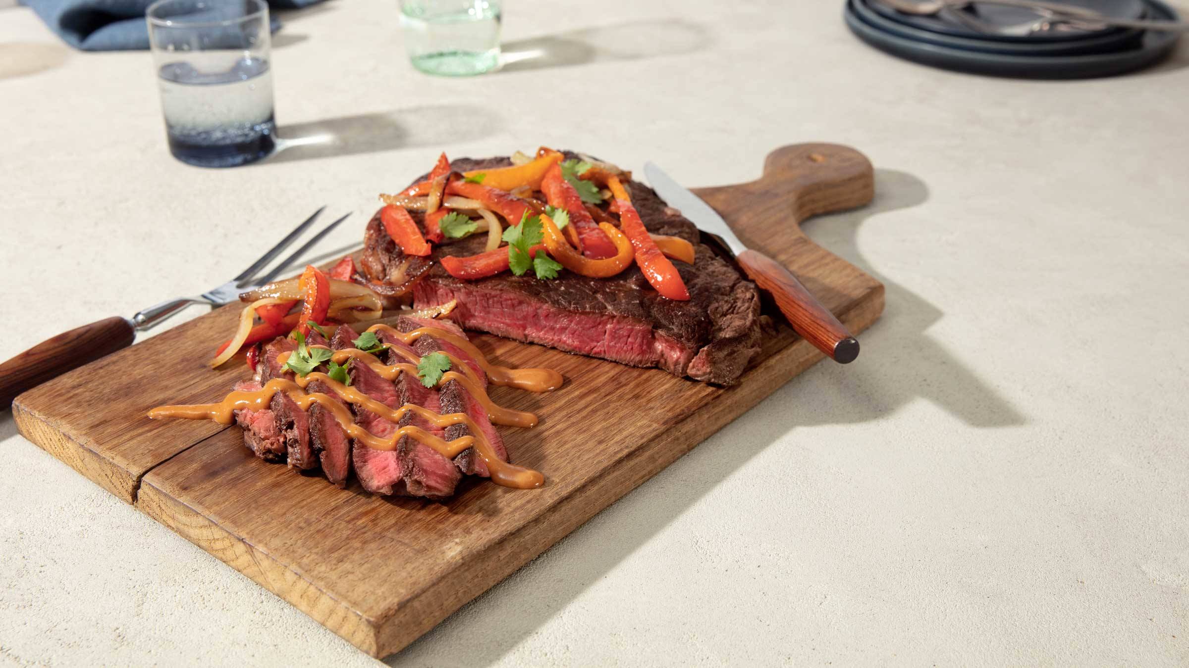 Bourbon BBQ Sirloin with Peppers and Onions Bourbon BBQ Sirloin with Peppers and Onions