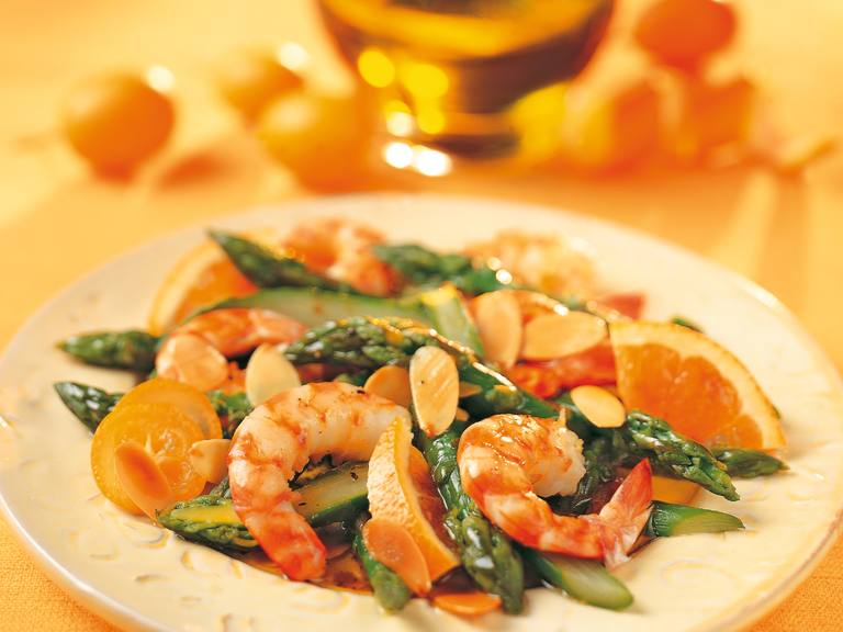 Aspergesalade met garnalen en sinaasappel