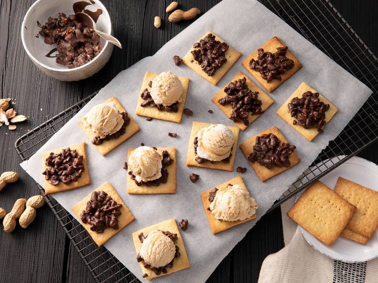 Cremissimo Erdnussplätzchen mit Salted Caramel Eis Cremissimo Erdnussplätzchen mit Salted Caramel Eis