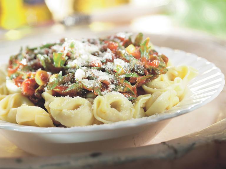 Tortellini met gehakt, rucola en bosuitjes Bertolli